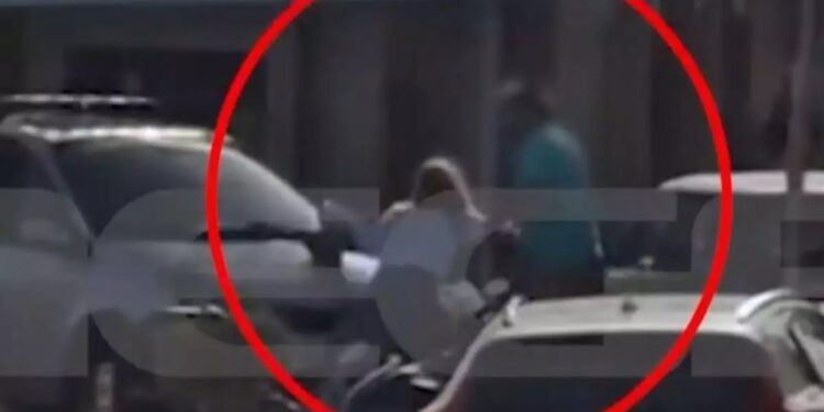 Alldaynews.gr Κυκλοφόρησε το βίντεο-σοκ που δείχνει τον ξυλοδαρμό της Χριστίνας Παππά στη Γλυφάδα