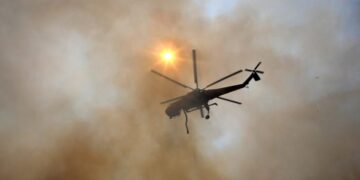 Alldaynews.gr Μεγάλη φωτιά στο Μαρκόπουλο: Επιχειρούν αεροσκάφη, ελικόπτερα και ισχυρές επίγειες δυνάμεις