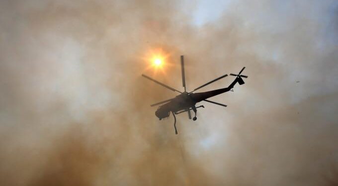 Alldaynews.gr Μεγάλη φωτιά στο Μαρκόπουλο: Επιχειρούν αεροσκάφη, ελικόπτερα και ισχυρές επίγειες δυνάμεις