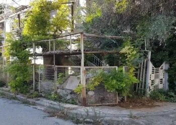 Άφησε το νεογέννητο μωρό μέσα σε ένα εγκαταλελειμμένο σπίτι και έφυγε μακρυά – 10 χρόνια μετά, το μετάνιωσε πικρά