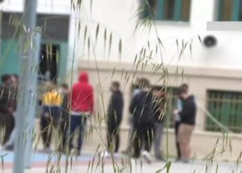 Πατέρας 15χρονου: “Η φύση του φταίει, εγώ είμαι έξω και απολαμβάνω το μπανάκι μου στην θάλασσα… είμαι άντρας με ήθος και τιμή”