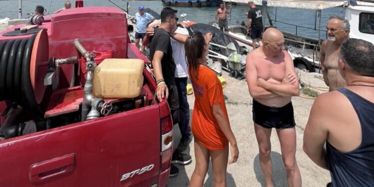 Alldaynews.gr Θρίλερ στο Στόμιο με παρολίγον πνιγμό ζευγαριού και ενός ακόμη ατόμου – “Μάχη” με τα κύματα και σωτήρια επέμβαση των ναυαγοσωστών