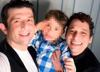 Μιχάλης Οικονόμου: «Με τον σύντροφο μου μεγαλώνουμε ένα παιδί, είμαστε οι μπαμπάδες του»