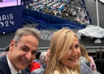 Ολυμπιακοί Αγώνες 2024: Κυριάκος Μητσοτάκης και Μαρέβα Γκραμπόφσκι στην τελετή έναρξης – Η selfie φωτογραφία