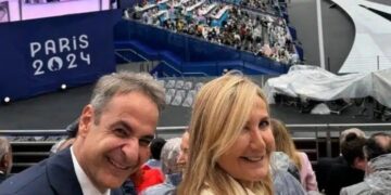 Alldaynews.gr Ολυμπιακοί Αγώνες 2024: Κυριάκος Μητσοτάκης και Μαρέβα Γκραμπόφσκι στην τελετή έναρξης – Η selfie φωτογραφία