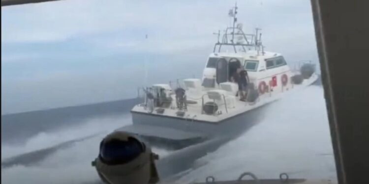 Alldaynews.gr Τουρκικά ΜΜΕ: «Ελληνικό σκάφος εμβόλισε τουρκικό αλιευτικό» – Η ανακοίνωση του Λιμενικού και το video