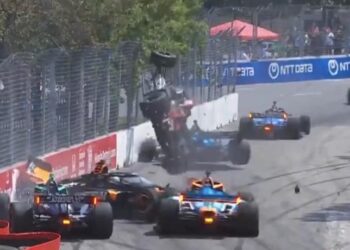 Αδιανόητο ατύχημα σε αγώνα Indycar: Μονοθέσιο πέταξε 3 μέτρα στον αέρα