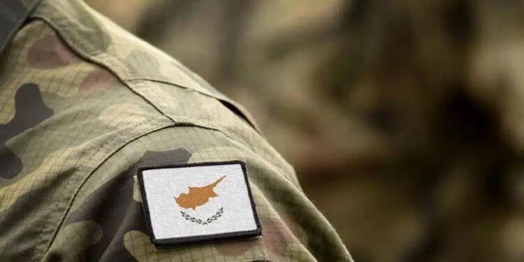 Alldaynews.gr Κατέρρευσαν από τη ζέστη: Σοκ στον Στρατό, 18χρονοι ΛΟΚατζήδες δεν άντεξαν τις σκληρές συνθήκες, σε κρίσιμη κατάσταση και οι 2