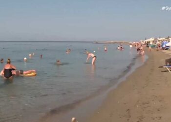 Χρυσάφι το μπάνιο για τους Θεσσαλονικείς- Έως και 100 ευρώ η ξαπλώστρα κατ’ άτομο ακόμη και σε γειτονικές παραλίες