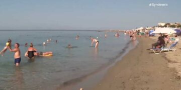 Alldaynews.gr Χρυσάφι το μπάνιο για τους Θεσσαλονικείς- Έως και 100 ευρώ η ξαπλώστρα κατ’ άτομο ακόμη και σε γειτονικές παραλίες