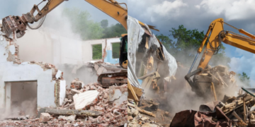 Έχτισαν το σπίτι σε λάθος οικόπεδο και τώρα το κατεδαφίζουν