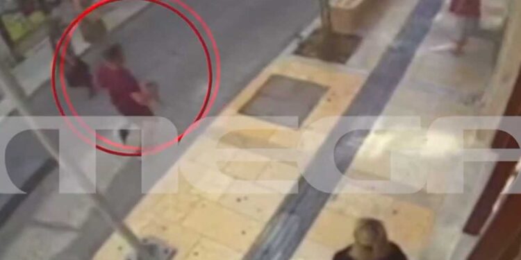 Τους απεγκλώβισε από φλεγόμενο όχημα & του κάνανε μήνυση για φθορά ξένης περιουσίας – «Πήρα ένα σφυρί μήπως και σπάσω τα τζάμια να βγουν οι άνθρωποι από μέσα»