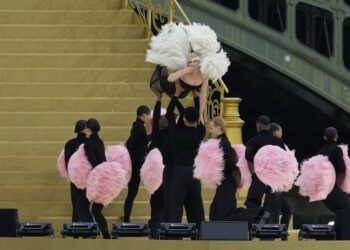 Ολυμπιακοί Αγώνες 2024: Σόου αλά Moulin Rouge από την Lady Gaga στο Παρίσι (φωτο, video)
