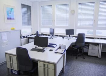 Απίστευτο περιστατικό με πολίτη σε Δημόσια Υπηρεσία – Τον κλείδωσαν μέσα και κάλεσε την αστυνομία