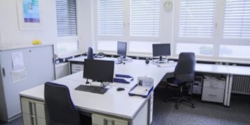 Alldaynews.gr Απίστευτο περιστατικό με πολίτη σε Δημόσια Υπηρεσία – Τον κλείδωσαν μέσα και κάλεσε την αστυνομία