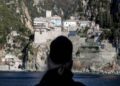 Πολιορκείται από ένοπλες αστυνομικές δυνάμεις η ιστορική Μονή Εσφιγμένου με τους 118 υπέργηρους μοναχούς