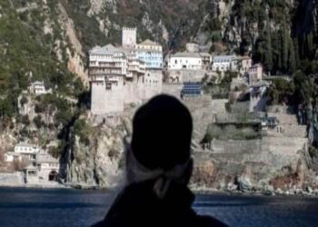 Πολιορκείται από ένοπλες αστυνομικές δυνάμεις η ιστορική Μονή Εσφιγμένου με τους 118 υπέργηρους μοναχούς