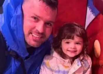 Συνελήφθη για φovo πατέρας που ξέχασε την δίχρονη κόρη του για 3 ώρες μέσα στο αμάξι κατά τη διάρκεια καύσωνα