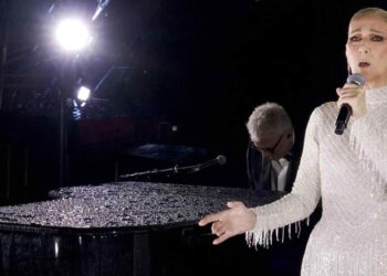 Η μεγάλη επιστροφή της Σελίν Ντιόν: Αποθεώθηκε στην τελετή έναρξης των Ολυμπιακών Αγώνων 2024