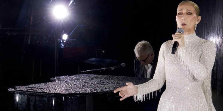 Η μεγάλη επιστροφή της Σελίν Ντιόν: Αποθεώθηκε στην τελετή έναρξης των Ολυμπιακών Αγώνων 2024