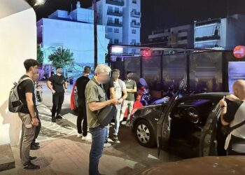 Alldaynews.gr Μεγάλη επιχείρηση της Αστυνομίας στο Γκάζι – Χειροπέδες σε μπράβο που χτύπησε αμάξι με γκλοπ