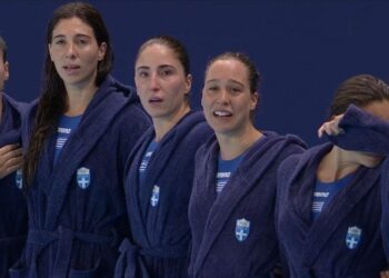 Δάκρυα περηφάνιας: Οι παίκτριες της ομάδας πόλο τραγούδησαν συγκινημένες τον Εθνικό Ύμνο