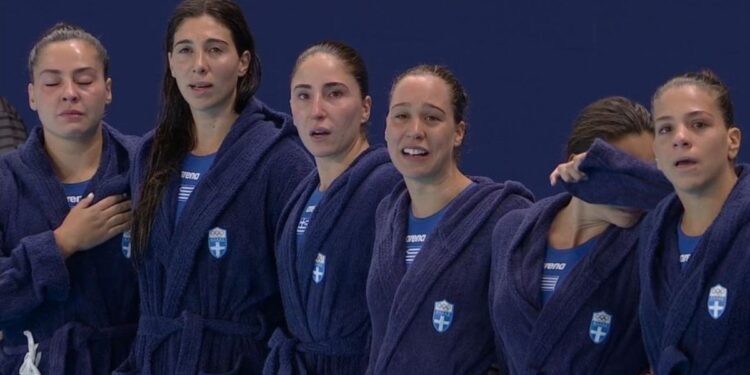 Δάκρυα περηφάνιας: Οι παίκτριες της ομάδας πόλο τραγούδησαν συγκινημένες τον Εθνικό Ύμνο