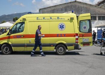 47χρονος ιερέας υπέστη έμφραγμα στην παραλία – Είχε πάει τα ανήλικα παιδιά του στη θάλασσα