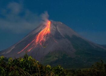 Εξερράγη και πάλι το ηφαίστειο της Αίτνας: Κλειστό αεροδρόμιο – Εντυπωσιακές εικόνες