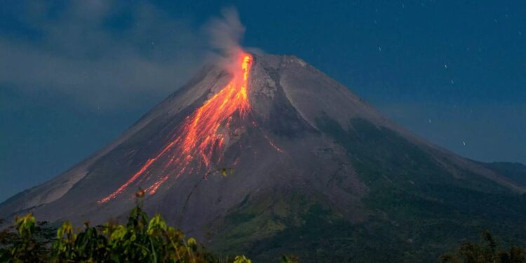 Alldaynews.gr Εξερράγη και πάλι το ηφαίστειο της Αίτνας: Κλειστό αεροδρόμιο – Εντυπωσιακές εικόνες