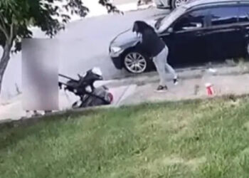 Βίντεο σοκ: Γυναίκα πυροβόλησε μωρό σε καροτσάκι, έφυγαν… τρέχοντας οι γονείς του