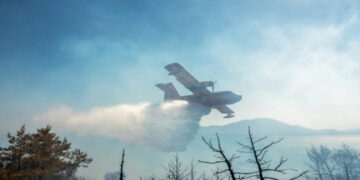 Μεγάλη φωτιά στη Λέσβο: Στη «μάχη» επτά αεροσκάφη και ένα ελικόπτερο