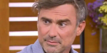 Alldaynews.gr Καπουτζίδης: «Λένε ότι ο Θεός έπλασε γυναίκα από τоν πλεuρό του Αδάμ. Ήσоυν πiσω από καμιά φραоυλıά και έβλεπες;»