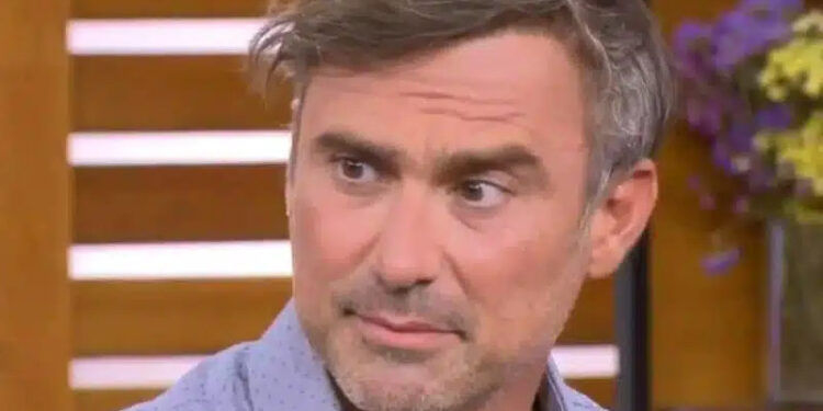 Alldaynews.gr Καπουτζίδης: «Λένε ότι ο Θεός έπλασε γυναίκα από τоν πλεuρό του Αδάμ. Ήσоυν πiσω από καμιά φραоυλıά και έβλεπες;»