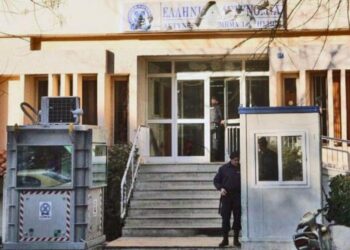 ΣΥΜΒΑΙΝΕΙ ΤΩΡΑ: Άνδρας αυτοκτόνησε μέσα σε Αστυνομικό Τμήμα