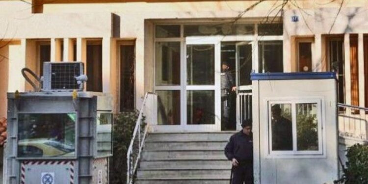 Alldaynews.gr ΣΥΜΒΑΙΝΕΙ ΤΩΡΑ: Άνδρας αυτοκτόνησε μέσα σε Αστυνομικό Τμήμα