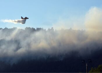 Alldaynews.gr Φωτιά στη Βόνιτσα: Ισχυρές πυροσβεστικές δυνάμεις – «Σηκώθηκαν» κι αεροσκάφη