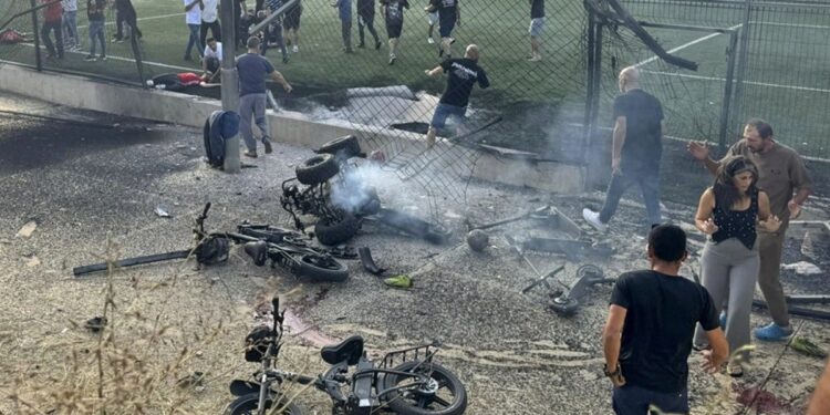 Ανάφλεξη στα σύνορα Ισραήλ – Λιβάνου: «Χτυπήσαμε τη Χεζμπολάχ» λέει το Τελ Αβίβ μετά την επίθεση σε γήπεδο στα υψίπεδα του Γκολάν με 12 παιδιά νεκρά