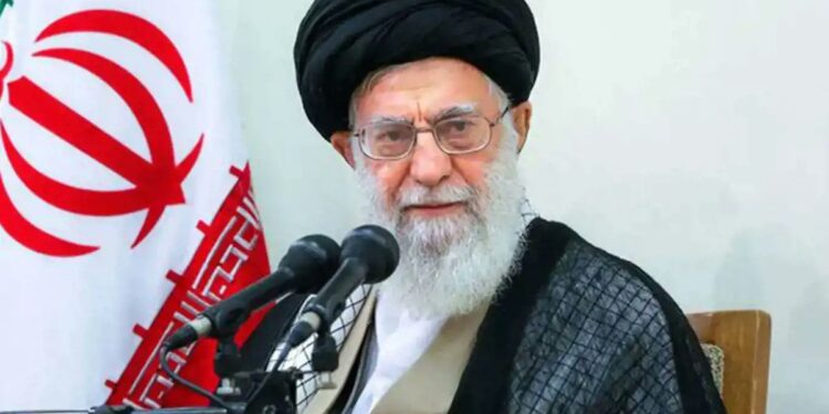 Η Μέση Ανατολή «φλέγεται»: Ο Χαμενεΐ έδωσε εντολή για άμεσο χτύπημα στο Ισραήλ