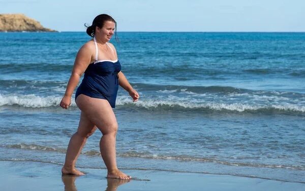 Alldaynews.gr «Ο άντρας μου, μου είπε ότι αν δεν χάσω κιλά δεν θα πηγαίνουμε μαζί για μπάνιο, τι να κάνω;»