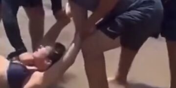 Τρόμος σε παραλία, καρχαρίας επιτέθηκε και τραυμάτισε τέσσερα άτομα