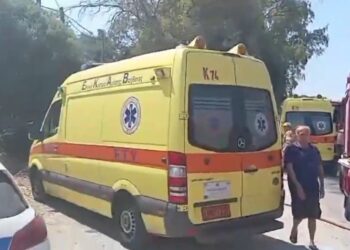 Σοβαρό τροχαίο με σύγκρουση τουριστικού λεωφορείου με φορτηγό – Ένας νεκρός & τραυματίες (video)