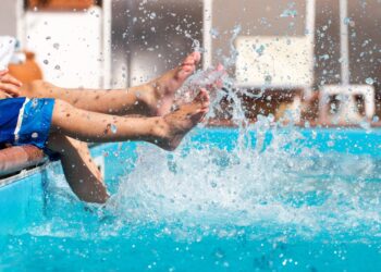 Σοκ με παιδόφiλο στην Αττική που φωτογράφιζε παιδιά σε πισίνες – Παρίστανε τον γονέα (video)