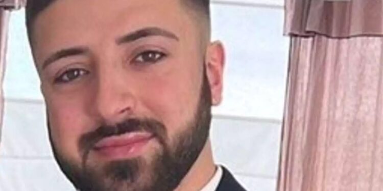 Έδεσε τη σύζυγο και τις κόρες του παρουσιαστή του BBC πριν τις εκτελέσει με βαλλίστρα – Ανθρωποκυνηγητό για τον Kyle Clifford