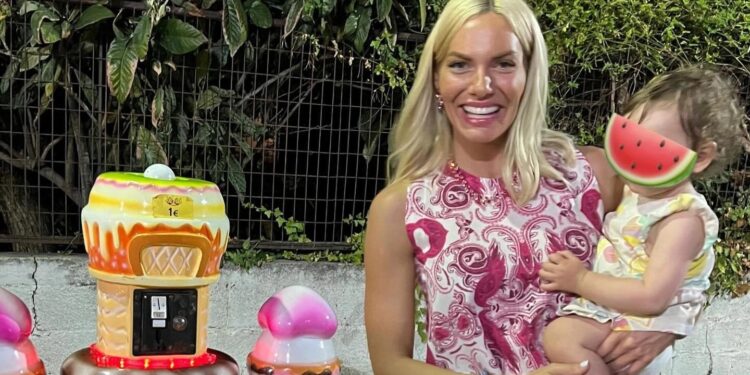 Ιωάννα Μαλέσκου: Η κόρη της πήγε για πρώτη φορά σε λούνα παρκ & είναι ό,τι πιο γλυκό έχεις δει!