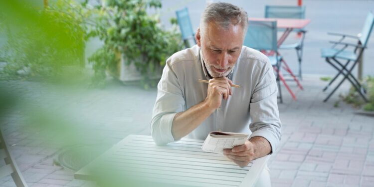 Alldaynews.gr «Ήμουν σε ένα μικρό καφέ. Τον είδα να κάθεται μόνος και να γράφει κάτι σε ένα παλιό σημειωματάριο»