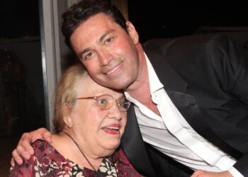 Alldaynews.gr Μάριος Φραγκούλης: Βαρύ πένθος για τον τραγουδιστή – Έφυγε από τη ζωή η μητέρα του
