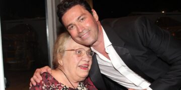 Alldaynews.gr Μάριος Φραγκούλης: Βαρύ πένθος για τον τραγουδιστή – Έφυγε από τη ζωή η μητέρα του