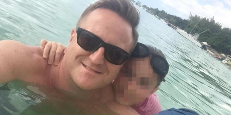 Alldaynews.gr Τραγωδία – Πατέρας πέθανε προσπαθώντας να σώσει τις δύο κόρες του από…