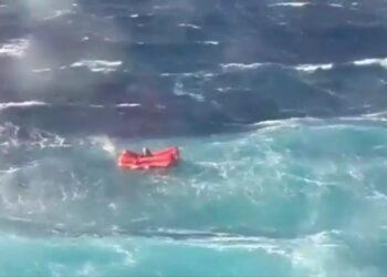 Θρίλερ με ναυαγό σε σωστική λέμβο μεταξύ Τήνου – Μυκόνου – Δείτε Βίντεο